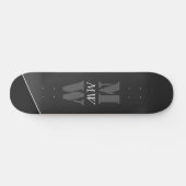 Modernes Grau-Schwarz-Monogramm Skateboard (Horizontal)