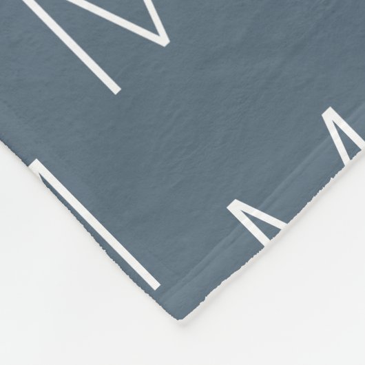 Modernes, grau-weißes Monogramm Fleecedecke (Ecke)