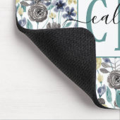 Modernes Graugelbes Floral-Aquarellmonogramm Mousepad (Ecke)