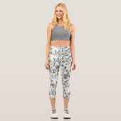 Modernes graugelbes, florales Wasserfarbmuster Capri Leggings (Vorderseite)