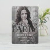 Modernes Gray Black Graduate Party Graduate Foto Einladung (Stehend Vorderseite)