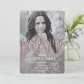 Modernes Gray Pink Graduate Party Graduate Foto Einladung (Stehend Vorderseite)