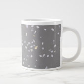 Modernes Gray Terrazzo Jumbo-Tasse (Rechts)