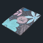 Modernes großes blaues iPad pro cover<br><div class="desc">Moderner und hübscher Blumenentwurf mit rosa Monogramm.</div>