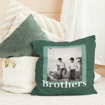 Modernes Grün | FOTO | Geschenke für Brüder Kissen<br><div class="desc">Modern Green | Brothers Gift Pillows make for thoughtful and practical ohrts, offering comfort and relaxation to the recipient. Here's a beschreibe of pillows as a gift: Give the gift of ultimate comfort and relaxation with these luxurious pillows. Crafted with the finest materials, these pillows are designed to provide a...</div>