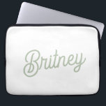 Modernes, grün Personalisiertes Monogramm und Name Laptopschutzhülle<br><div class="desc">Die moderne Sage Green Personalisiert Monogram und Name Laptop Sleeve verbindet Eleganz mit praktischem Schutz. Diese schlanke, schlanke grüne Hülle ist auf Ihr Monogramm und Ihren Namen zugeschnitten und bietet eine personalisierte Touch, während Sie Ihren Laptop vor Kratzern und Stößen schützen. Das minimalistische Design ergänzt jeden beruflichen oder lässigen Stil...</div>