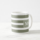 Modernes Grün und Weiß Streifen mit Monogramm Kaffeetasse (VorderseiteRechts)