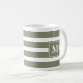 Modernes Grün und Weiß Streifen mit Monogramm Kaffeetasse (VorderseiteRechts)