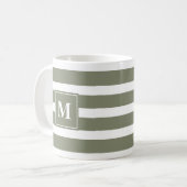 Modernes Grün und Weiß Streifen mit Monogramm Kaffeetasse (Vorderseite Links)