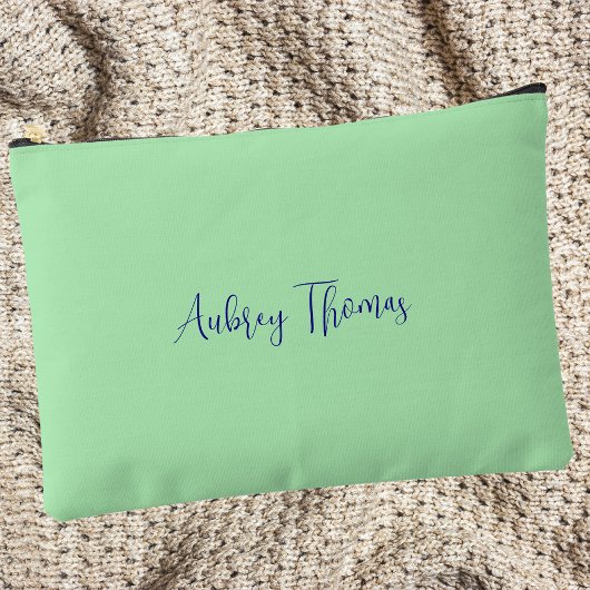 Modernes, grünes, handgeschriebenes Skriptmonogram Zubehörtasche