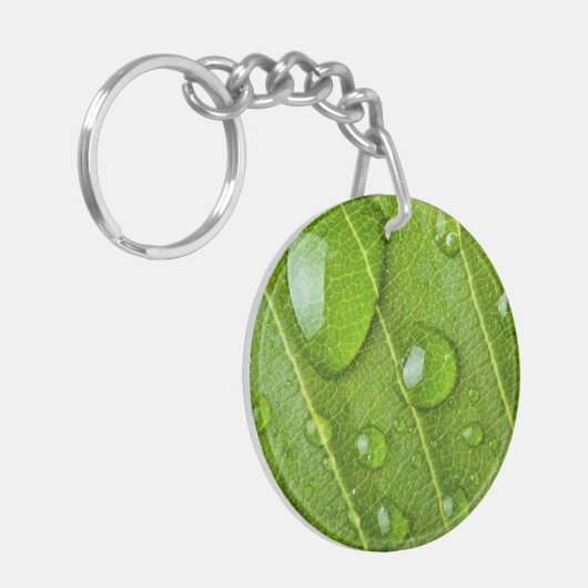 Modernes grünes Leaf mit Raindrops Schlüsselanhänger (Vorderseite links)