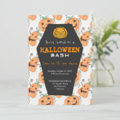 Modernes Halloween-Orangenkürbis Party Einladung (Stehend Vorderseite)