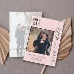 Modernes handgeschriebenes Foto Save the Date rot<br><div class="desc">Das moderne handgeschriebene Foto Save the Date vorstellen - ein Stück,  das wirklich mit Ihrer einzigartigen Liebe-Story passt. Dieser rett-the-date verbindet den Charme des handgeschriebenen Schriftartes mit dem Komfort eines modernen Designs und bietet einen eleganten und dennoch intimen Anklang,  der Ihre Gäste sicher begeistern wird.</div>
