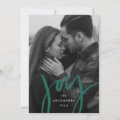 Modernes, handgeschriebenes Joy Green Foto Feiertagskarte (Vorderseite)