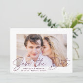 Modernes handgeschriebenes Lila Script-Foto Save The Date (Stehend Vorderseite)