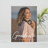 Modernes handgeschriebenes Script 1 Foto Abschluss Ankündigung (Stehend Vorderseite)