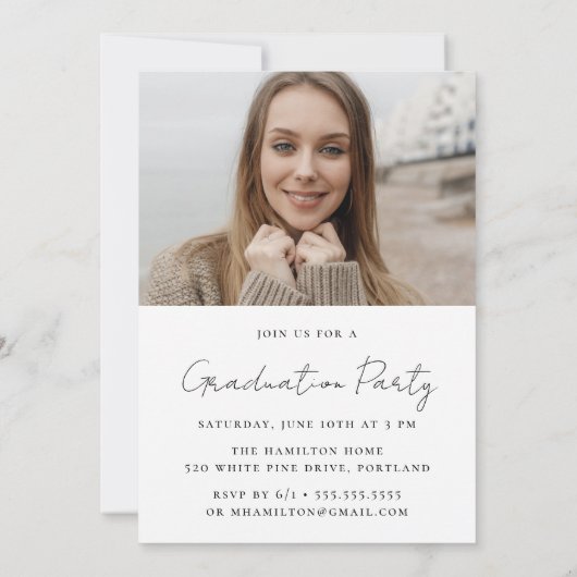 Modernes handgeschriebenes Script 2 Foto Abschluss Einladung (Rückseite)