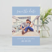 Modernes handgeschriebenes Script Cloud Blue Weddi Save The Date (Stehend Vorderseite)