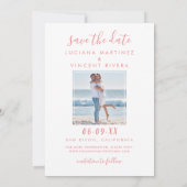 Modernes handgeschriebenes Script Coral Pink Weddi Save The Date (Rückseite)