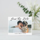 modernes Handschriftenpaar Save the Date Foto Ankündigungspostkarte (Stehend Vorderseite)