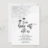 Modernes Hängen mit uns Spider Halloween-Party Einladung (Vorderseite)