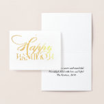 Modernes Happy Hanukkah Elegantes Gold Extravagant Folienkarte<br><div class="desc">Minimal klassische Bar/Bat Mitzvah und Hanukkah moderne Star of David vor einem soliden Hintergrund schafft ein elegantes,  raffiniertes Design. Für andere koordinierende Farben oder passende Produkte,  besuchen Sie JustFharryn @ Zazzle.com oder kontaktieren Sie den Designer,  c/o Fharryn@yahoo.com Alle Rechte vorbehalten. #zazzlemade #christmasdecor</div>