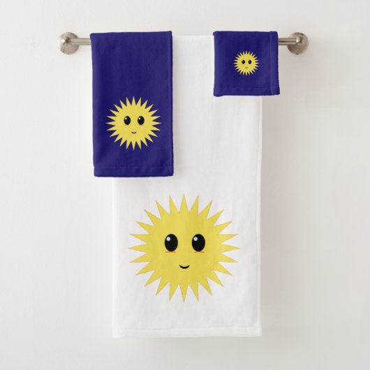 Modernes Happy Sun Face auf Navy Blue & White Badhandtuch Set (Insitu)