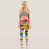 Modernes, hell funkelndes, buntes Dreiecksmuster Capri Leggings (Vorderseite)