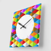 Modernes, hell funkelndes, buntes Dreiecksmuster Quadratische Wanduhr (Winkel)