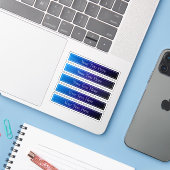 Modernes, helles Blau und Lila Gradient Ombre Aufkleber (Laptop mit iPhone)