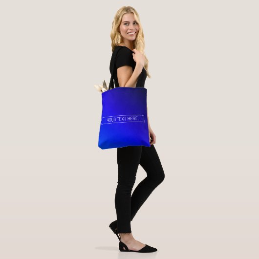 Modernes, helles Blau und Lila Gradient Ombre Tasche (Am Model)