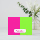 Modernes, helles Neonrosa grünes Monogramm Postkarte (Stehend Vorderseite)