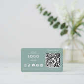 Modernes Hellgrünes QR-Code Social-Media-Logo Visitenkarte (Stehend Vorderseite)