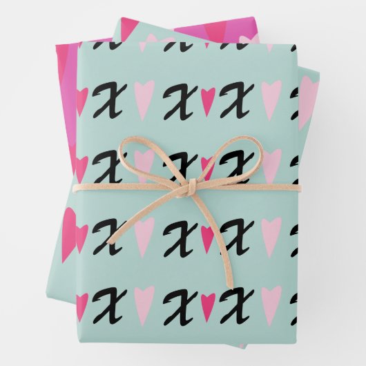 Modernes Herz rosa X- und Herz-Muster Geschenkpapier Set (Beispiel)
