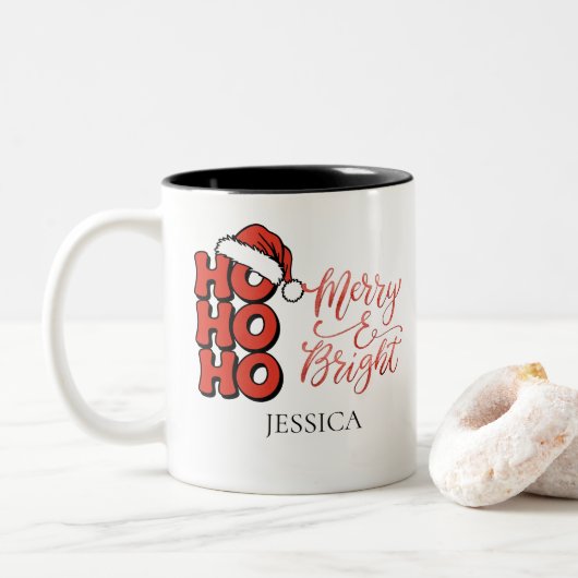Modernes Ho Ho Ho Frohe und helle Weihnachtsnamen Zweifarbige Tasse (Mit Donut)