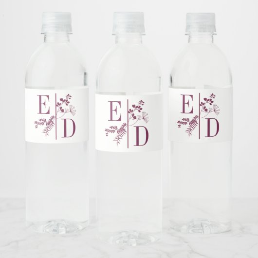 Modernes Hochzeitburgundy Initials Water Bottle La Wasserflaschenetikett (Flaschen)