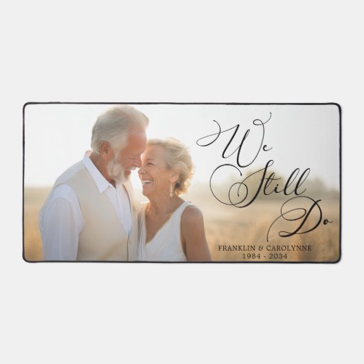 Modernes Hochzeitsszenario Vow Renewal Foto Schreibtischunterlage (Vorderseite)