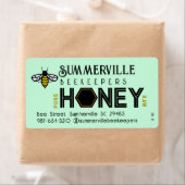 Modernes Honey-Label mit Hexagon-Grenze und Biene (Insitu)