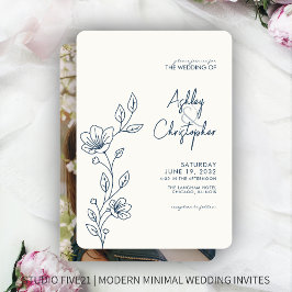 Modernes Indigo Blue Foliage Kontur Foto Hochzeit Einladung