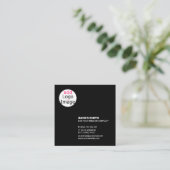 Modernes, individualisierbares Schwarz Quadratische Visitenkarte (Stehend Vorderseite)