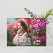 Modernes Kalligrafie-Script-Herz-Graduate-Foto Dankeskarte (Stehend Vorderseite)