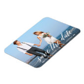 Modernes Kalligrafie-Skript Save the Date Foto Magnet (Linke Seite)