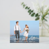 Modernes Kalligrafie-Skript Save the Date Foto Postkarte (Stehend Vorderseite)