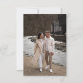 Modernes kalligraphisches Foto mit zeitlosem Gold  RSVP Karte (Rückseite)