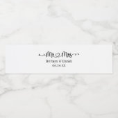 Modernes kalligraphisches Herz Mr. und Mrs. Weddin Wasserflaschenetikett (Einzelnes Label)