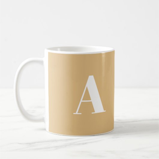 Modernes Kamelbeige-Monogramm-Anfangsbuchstaben Kaffeetasse (Links)