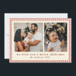 Modernes Kariertes Grün Foto Frohe Weihnachten<br><div class="desc">Feiern Sie die Saisonfreuden mit unserer Karierten Grünen Foto Frohe Weihnachtskarte. Dieses charmante Foto besticht durch ein herzliches familiäres Ambiente, umgeben von eleganter Vegetation und einem stilvollen karierten Design. Die festliche Botschaft "Wir wünschen Ihnen ein frohes Weihnachtsfest" fügt eine persönliche Touch hinzu und macht es zu einem idealen Weg, Ihren...</div>