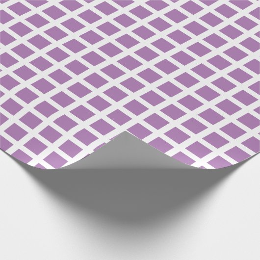 Modernes kariertes Lavendelmuster Geschenkpapier (Ecke)