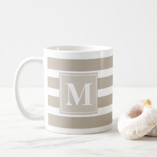 Modernes Khaki und weißes Streifen mit Monogramm Kaffeetasse