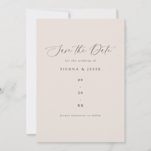 Modernes klassisches Calligrafie Script Taupe Foto Save The Date (Rückseite)